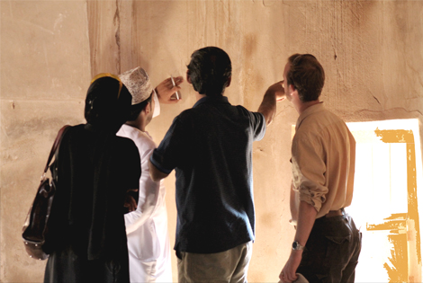 The ArCHIAM team with locals at Sinaw